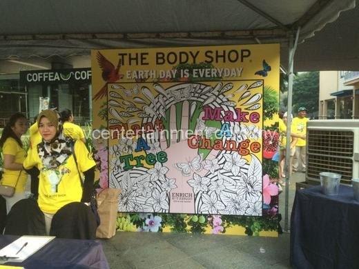The Body Shop , Earth Day @the Curve event photo 2, 2016