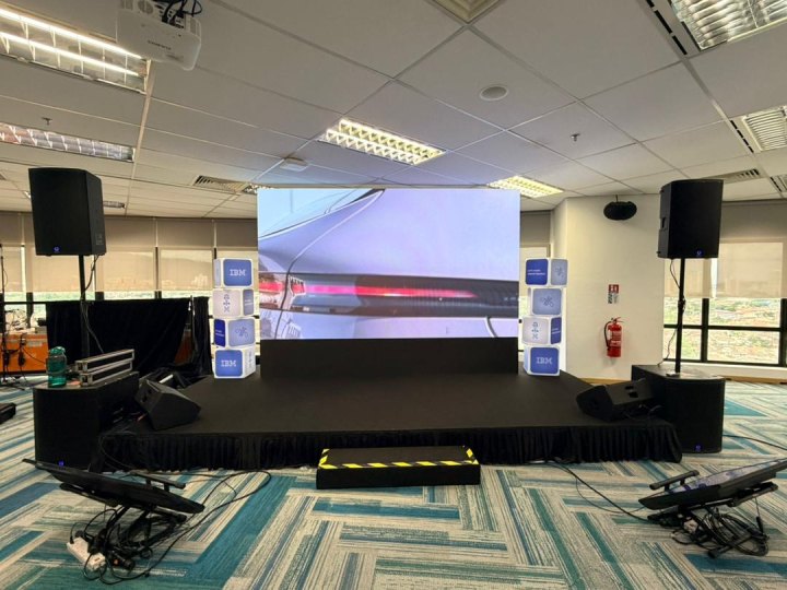 Stage 1ftH x 8ft x 16ft