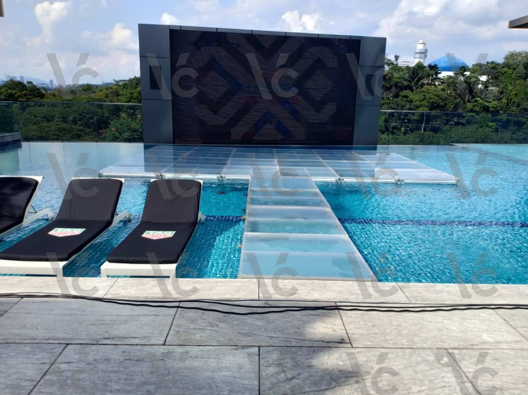 Main Stage: 16ft x 24ft